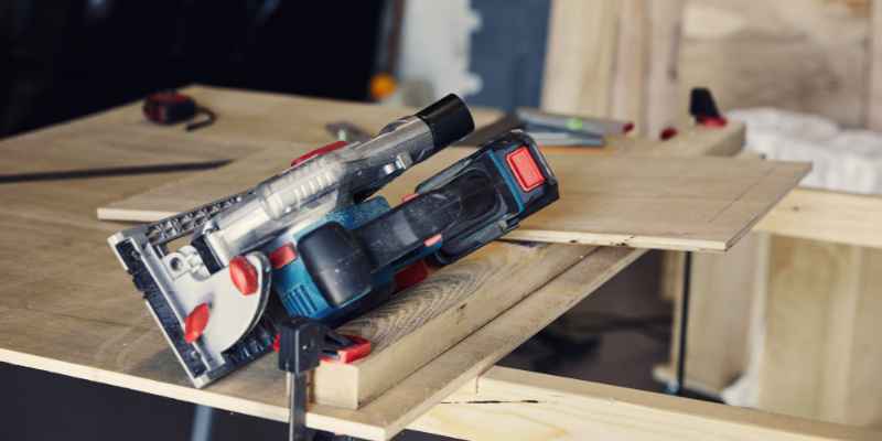 How To Crosscut On A Table Saw