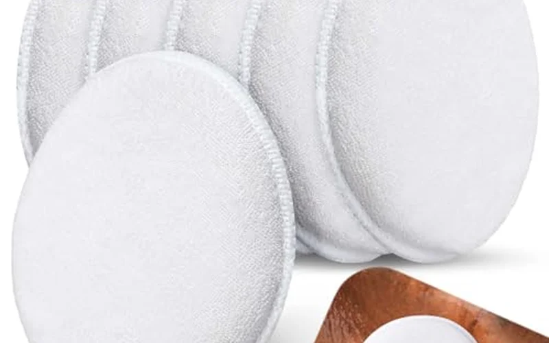 Microfiber buffing cloth for applying wood finish oil