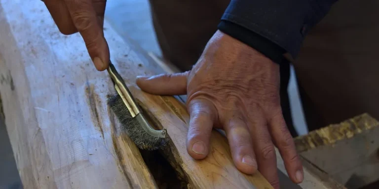 Applying a clear coat polyurethane finish to wood