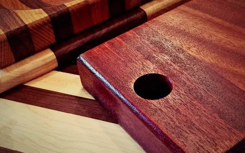 Finished hardwood cutting boards in striped and solid-wood constructions Finished hardwood cutting boards in striped and solid-wood constructions