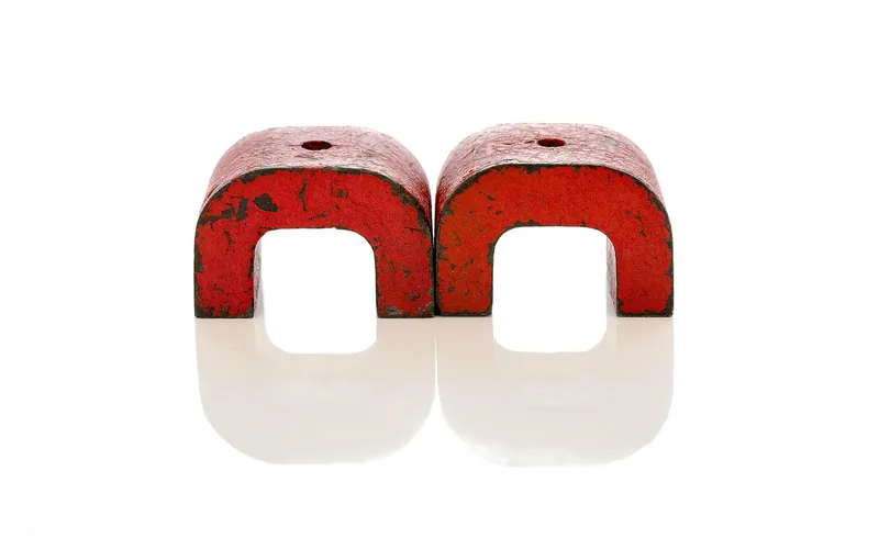 horseshoe magnets used for magnetic wood-to-metal mounting