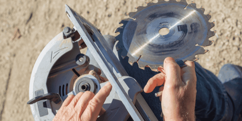 how to change blade on ryobi miter saw
