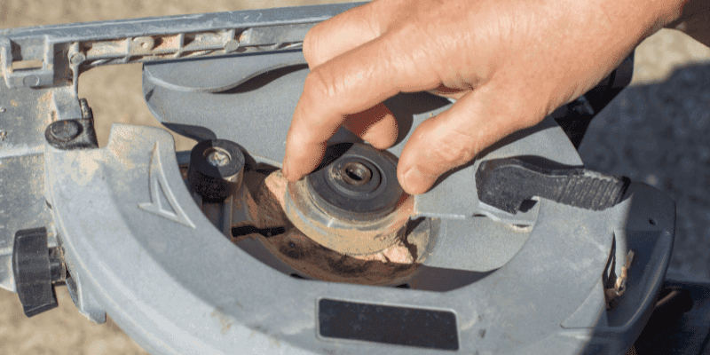 how to change blade on ryobi miter saw