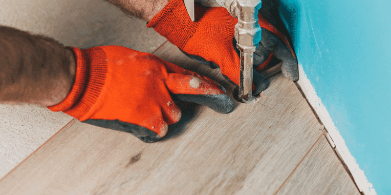 how to cut laminate flooring without chipping