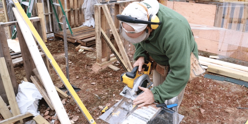 How to Cut Plexiglass With a Circular Saw