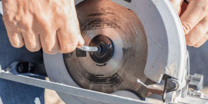 How to Easily Change Miter Saw Blade (1)