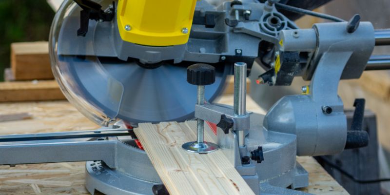 How to Cut Crown Molding With a Compound Miter Saw