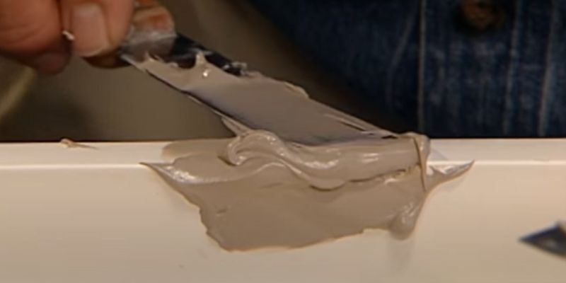 How to Repair Gouges in Wood Doors