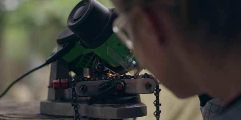 How to Sharpen Bandsaw Blades With a Chainsaw Sharpener