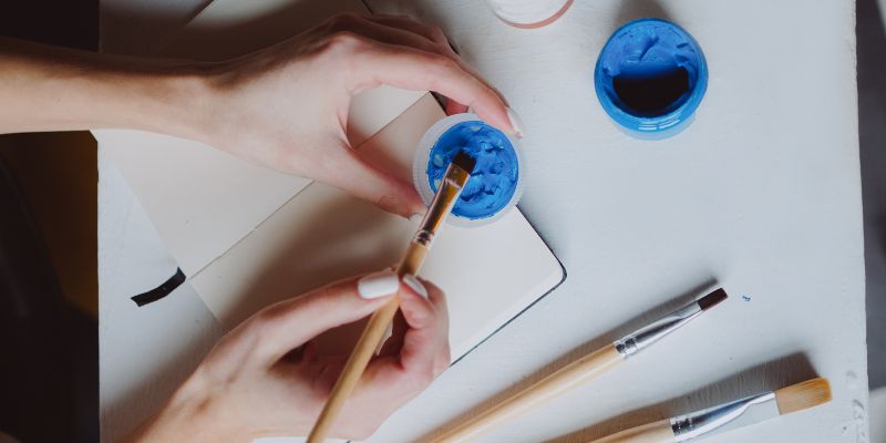 Will Acrylic Paint Stick to Plastic