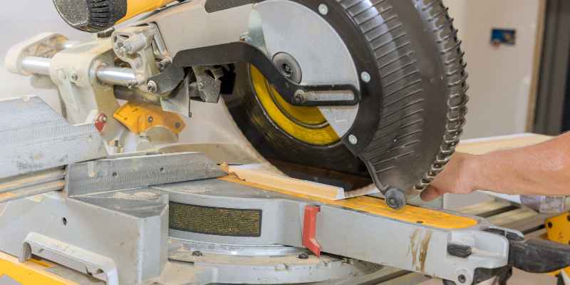 How Wide Can a 10 Miter Saw Cut