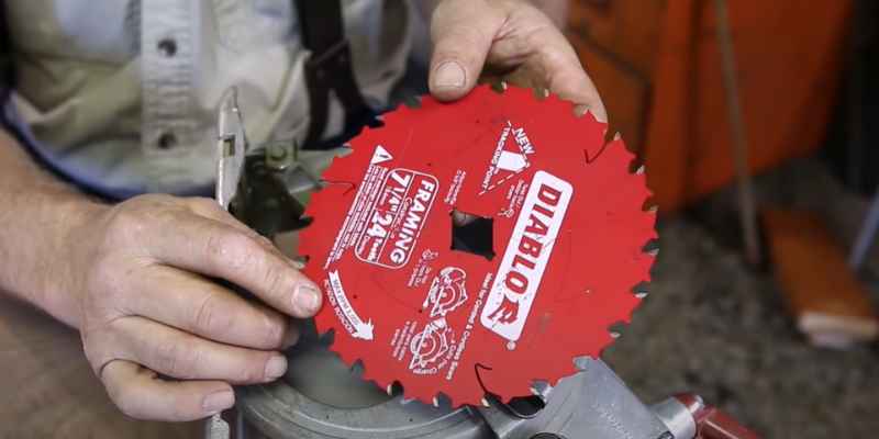 How to Easily Change a Skilsaw Blade