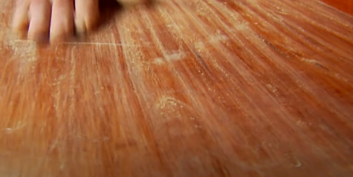How to Remove Scratches from Wood With Vinegar
