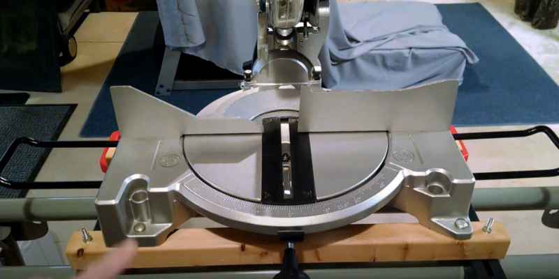 How to Unlock a Circular Saw