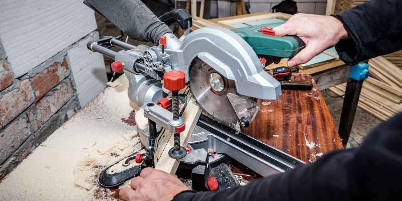 Difference between Compound And Sliding Miter Saw