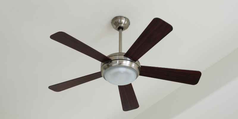 Direction of Fan Blades: Save Energy & Stay Comfortable