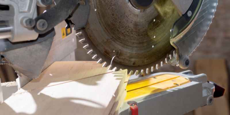 How to Cut 22.5 Degree Angles With Miter Saw