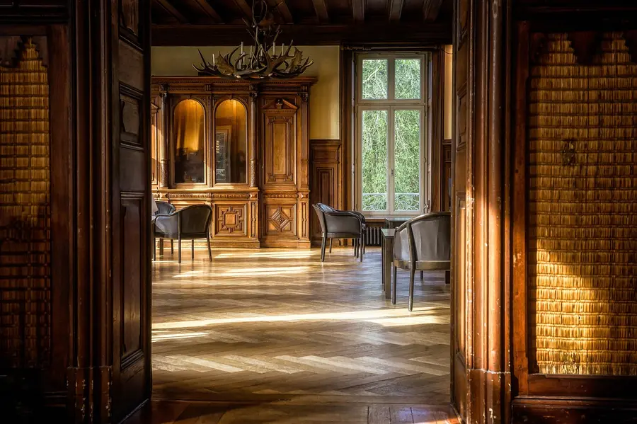Herringbone parquet wood flooring pattern in a formal room Herringbone parquet wood flooring pattern in a formal room