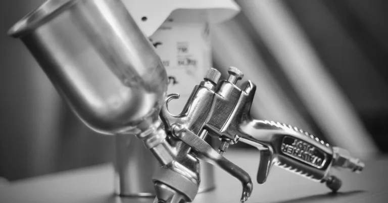 How to Thin Enamel Paint for Spraying