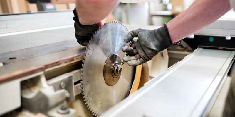 How to Easily Change the Blade on a Dewalt Circular Saw
