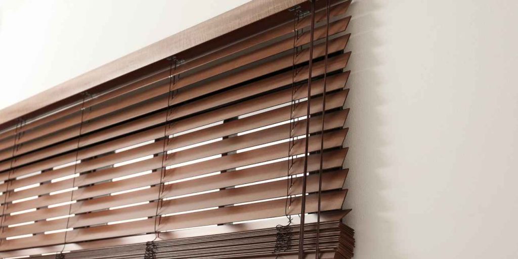 How to Trim Faux Wood Blinds