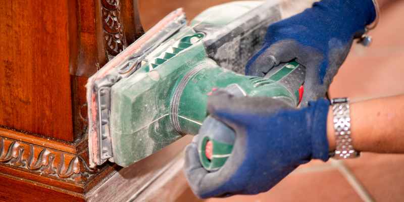 What Grit Sandpaper to Remove Paint from Wood