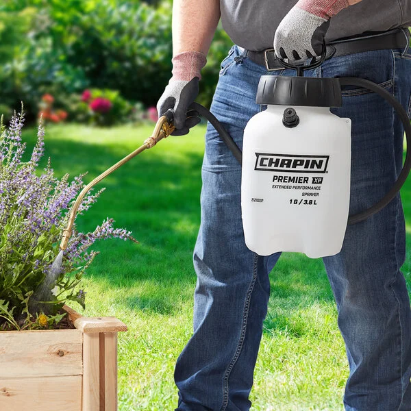 Chapin 21210XP Premier Pro XP 1-gallon poly pump sprayer with brass wand