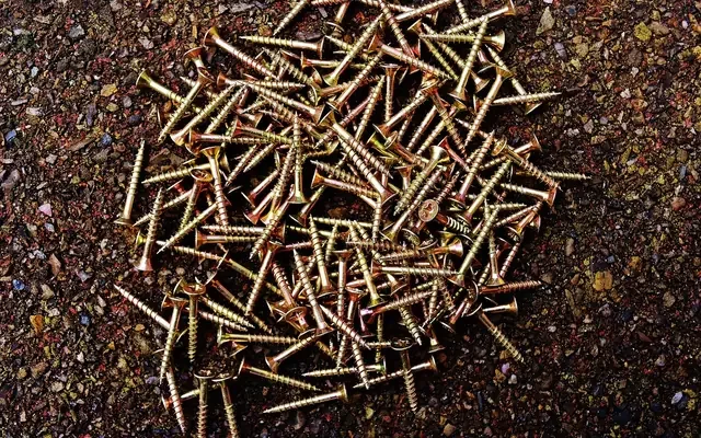 pile of countersunk wood screws in mixed lengths pile of countersunk wood screws in mixed lengths
