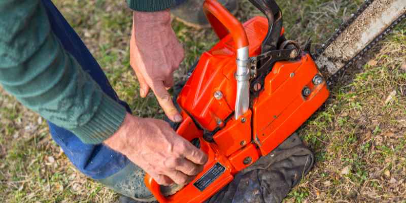How Do You Start a Poulan Chainsaw