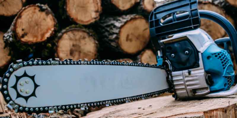 How Tight Should a Chainsaw Be