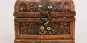 How to Put a Lock on a Wooden Box