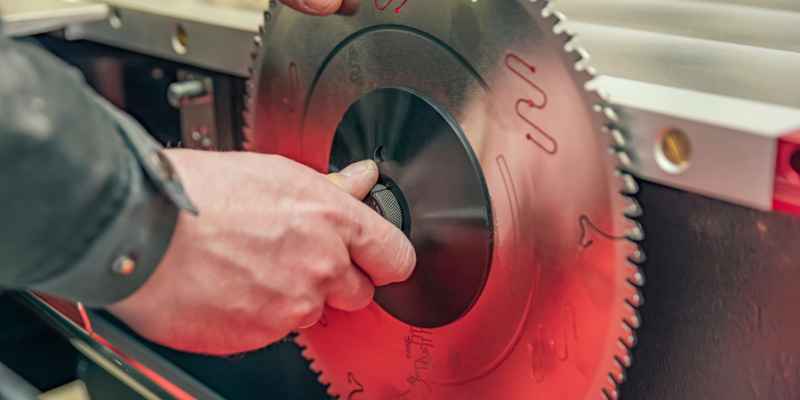 How to Replace a Circular Saw Blade