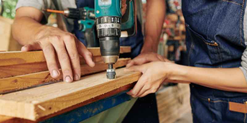 How to Sand Holes in Wood