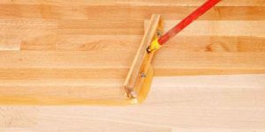 How to Spray Polyurethane Clear Coat on Wood