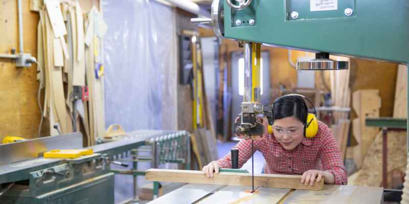 How to Use the Bandsaw