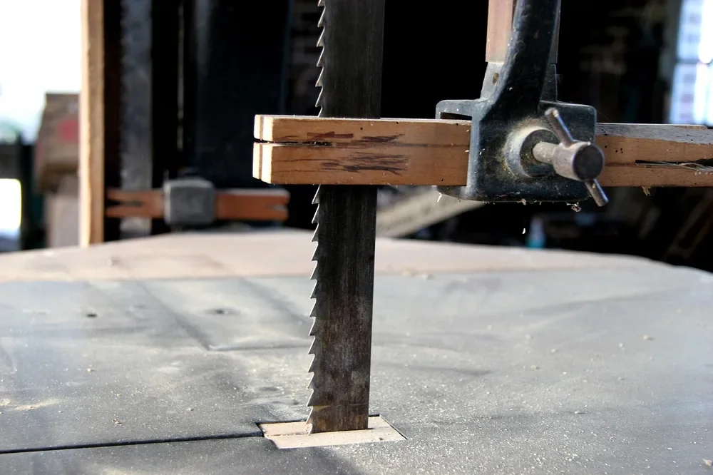 Bandsaw blade and table, the machine used to cut the tilted hip bevels on pyramid box sides