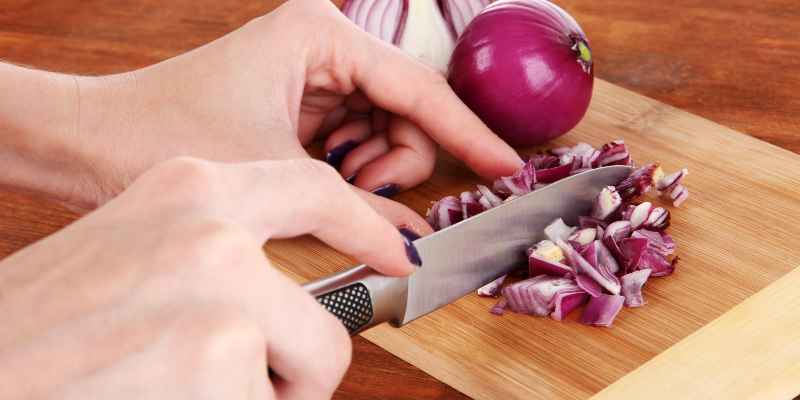 How to Get Onion Smell Out of Wood Cutting Board