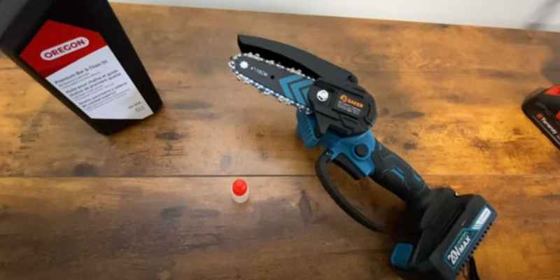 How to Oil a Mini Chainsaw Chain