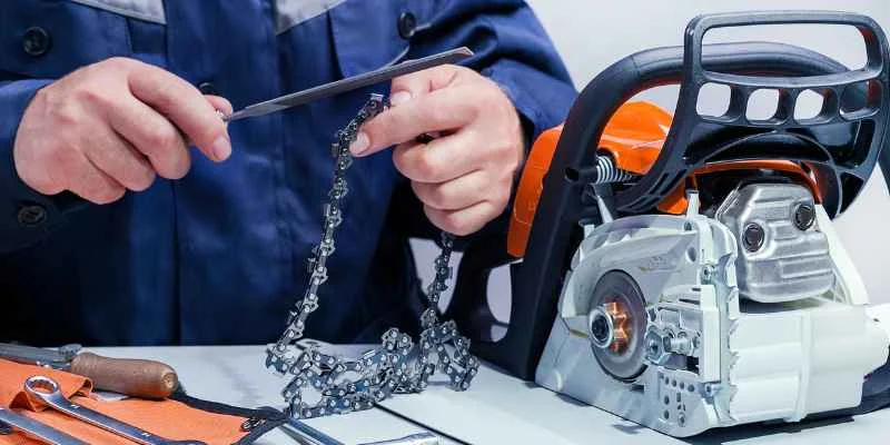 How to Take Chain off Chainsaw