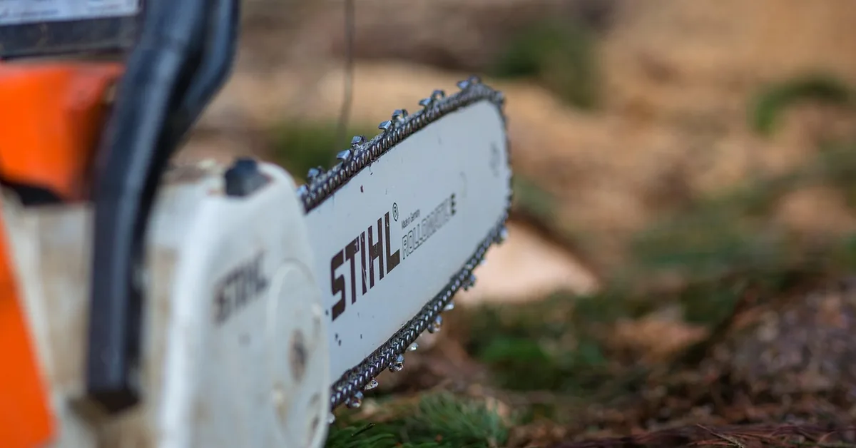 close-up of a chainsaw guide bar and chain teeth