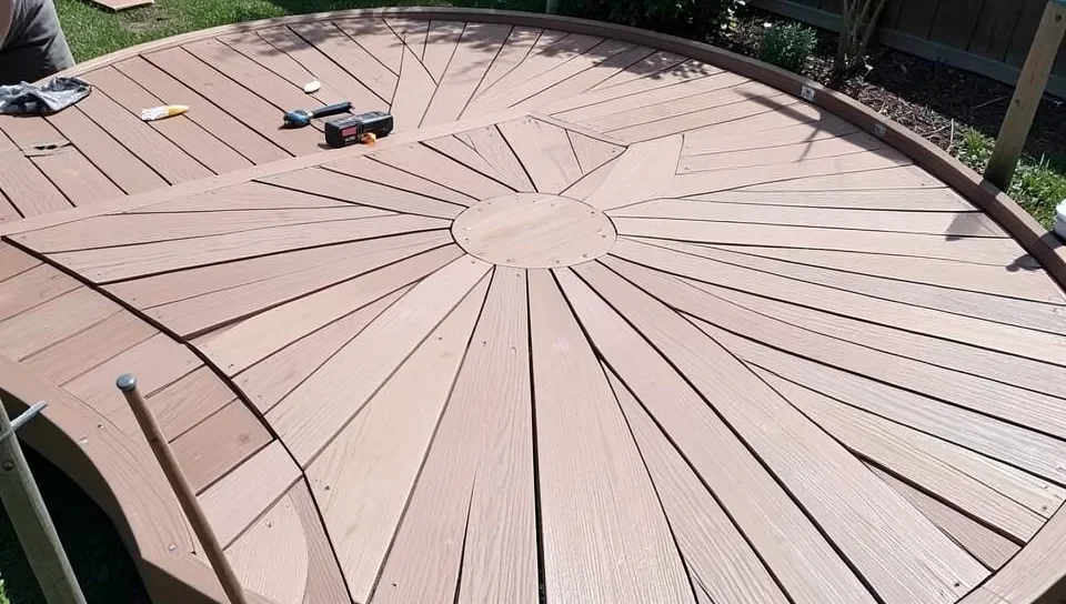 Curved decking boards installed in a radial pattern