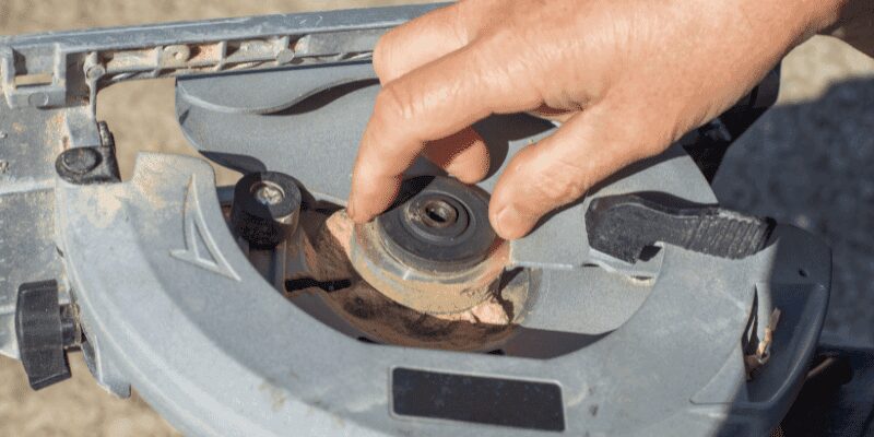 how to change blade on ryobi miter saw