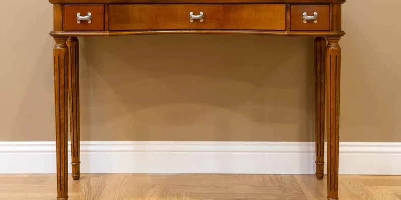 Mahogany wood console table with fluted legs