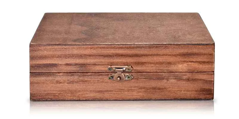 Mahogany wood keepsake box with brass clasp