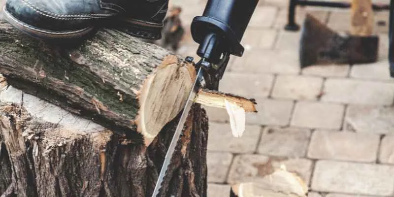 Close-up of RIDGID reciprocating saw blade and tool-free blade clamp