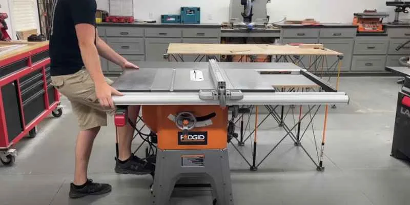 10-inch table saw blade detail