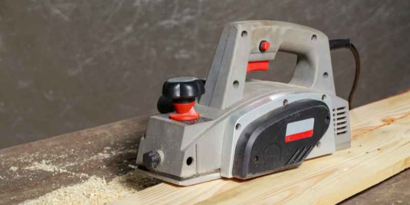 How to Plane a Table Top With an Electric Planer
