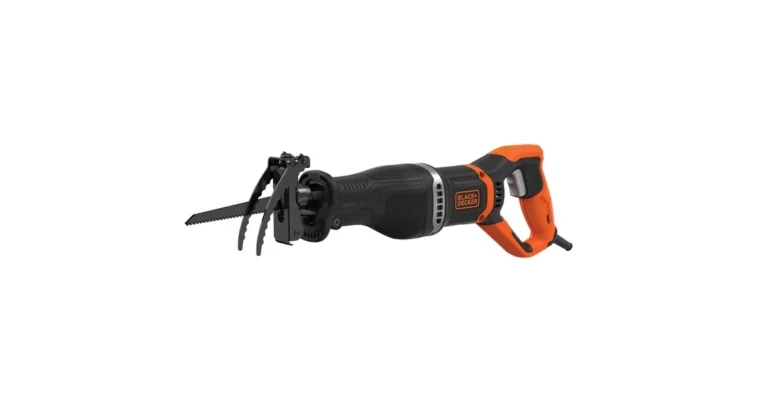 Cordless reciprocating saw with a metal-cutting blade installed