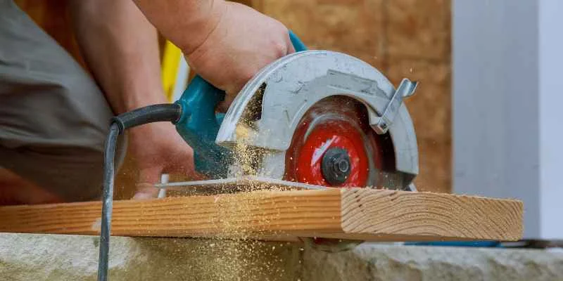 How to Master Using the Dewalt Circular Saw