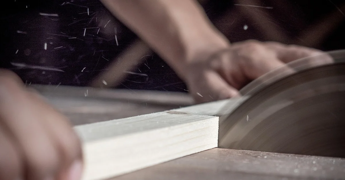 Cutting a wooden dowel to length with a table saw for a clean splinter-free edge